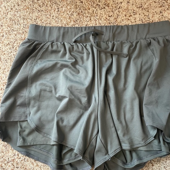 Avia Pants - Avia workout shorts Medium